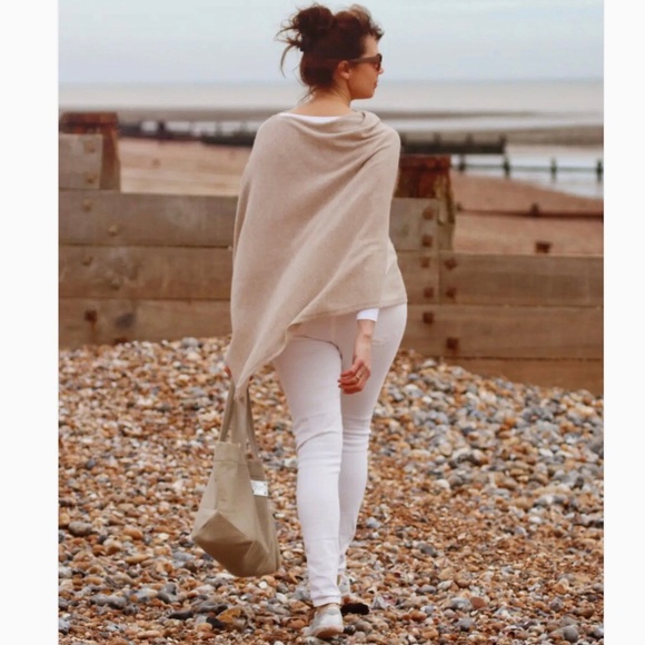 Elegant Gray Women's Poncho - Picture 14 of 15